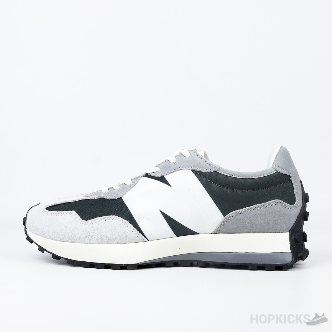 The NB Classic Fashion Crew from New Balance puts a modern spin on a comfortable classic
